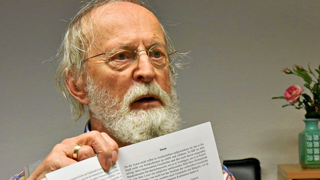 Udo W. Stephan hat ein neues Buch veröffentlicht, das sich der Ascherslebener Stephan-Stadt widmet.