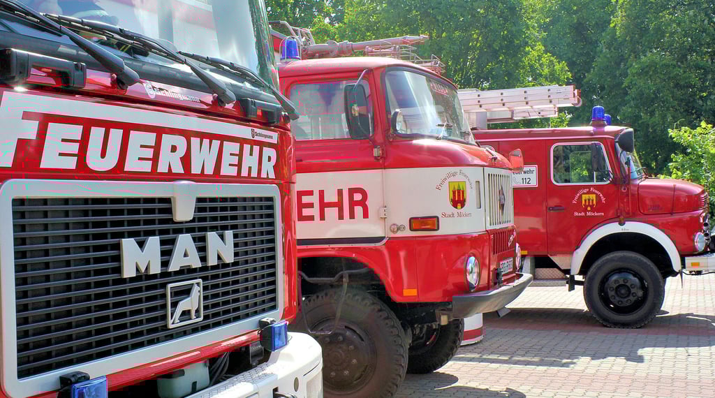 Löschfahrzeuge alt und neu: Die Anforderungen an den Brandschutz ändern sich ständig. In der risikoanalyse werden sie formuliert.