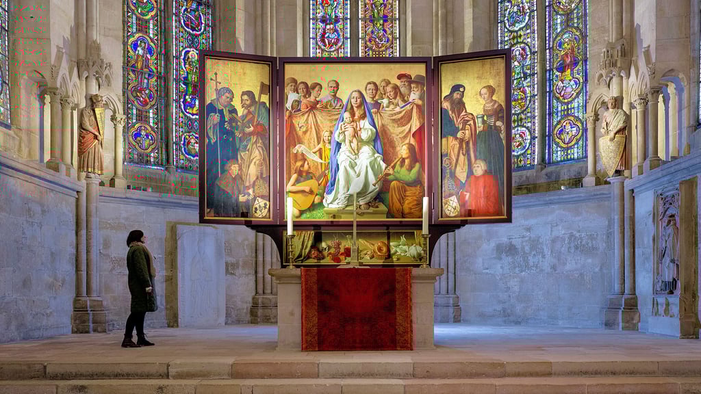 Wird zur Zeit aufgebaut: Cranach-Triegel-Altar im Westchor des Naumburger Domes, hier im November 2022