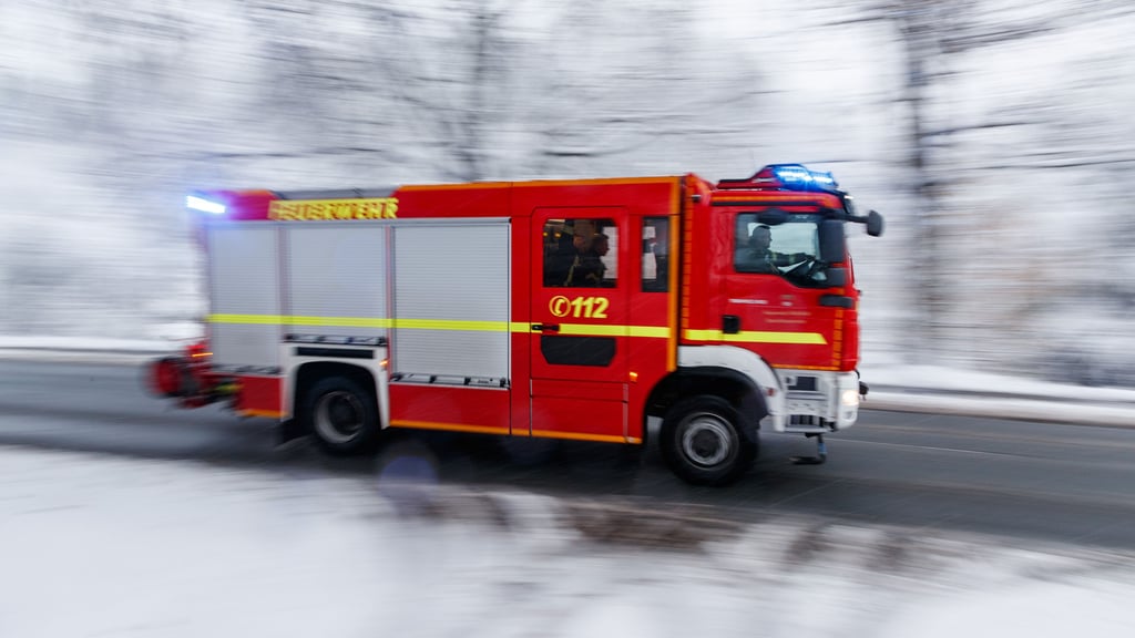 Jetzt im Winter rückt die Feuerwehr wieder zu mehr Unfällen aus. Das Gerät, das die Dessau-Roßlauer dafür nutzen müssen, ist nicht immer das neueste.