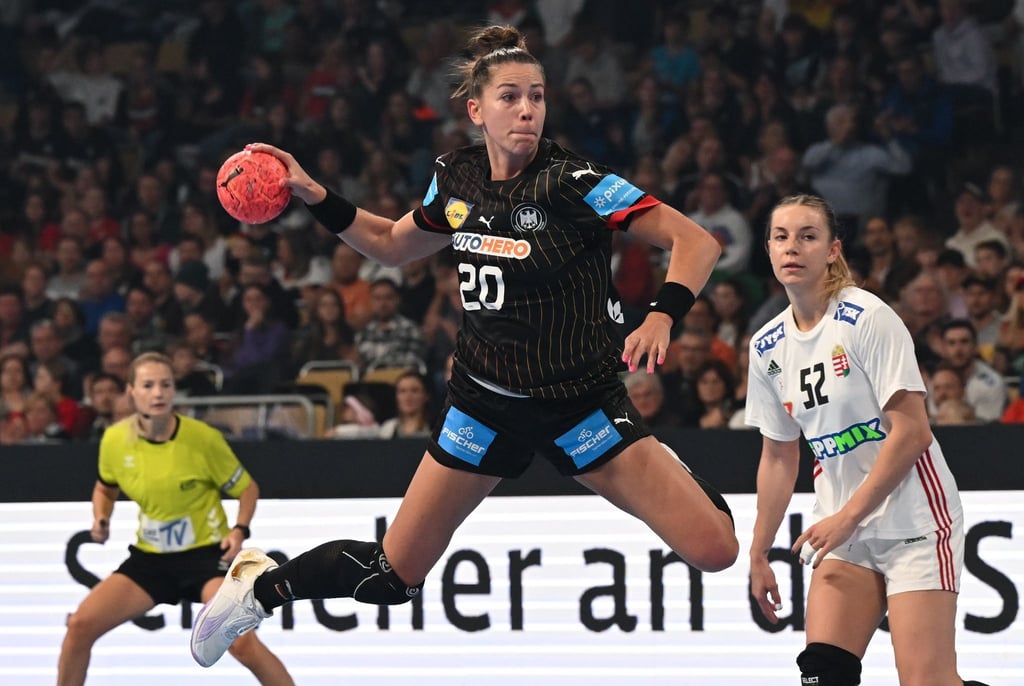 Emily Bölk hofft mit der DHB-Auswahl auf eine erfolgreiche WM, die nicht live im Free-TV zu sehen ist.