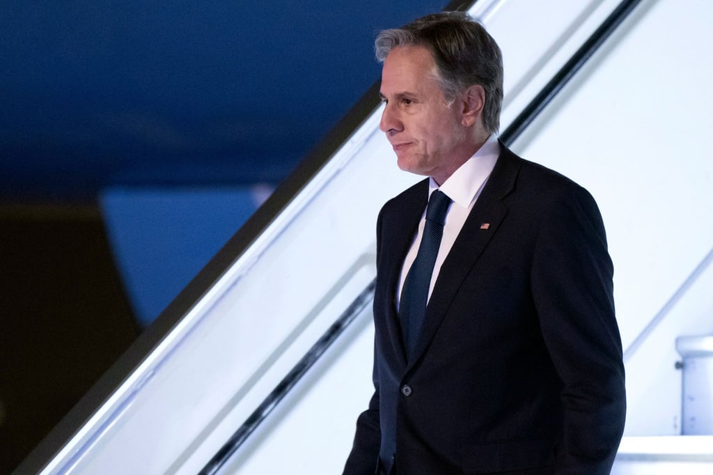 US-Außenminister Antony Blinken kommt auf dem Ben-Gurion-Flughafen in Tel Aviv an.