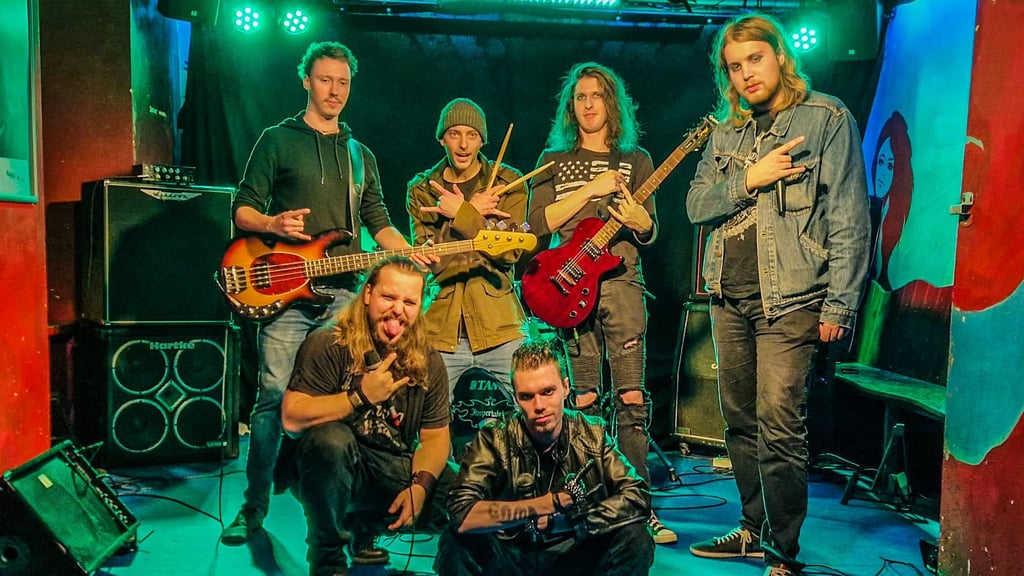 Nach der Ballermann-Version vom Magdeburger Lied folgt nun eine Rock-Version. Der Song "Sex, Drugs & Magdeburg" feierte Premiere.