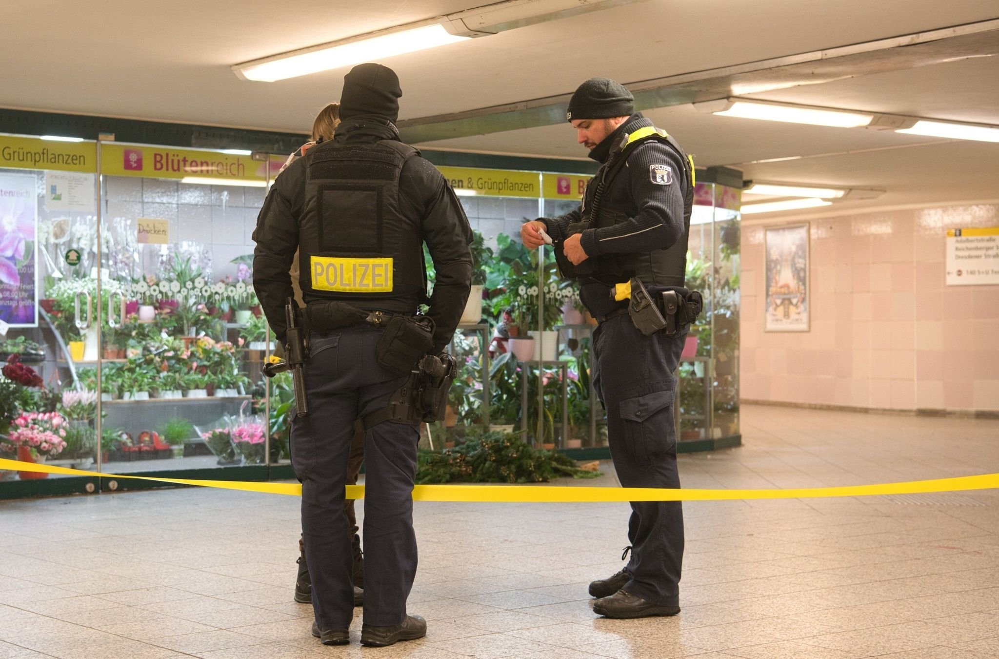 Notfälle: Mensch Bei Messerangriff An U-Bahnstation Verletzt