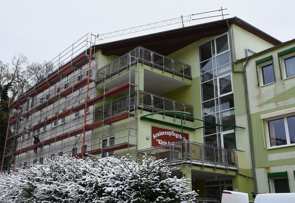 Das Seniorenpflegeheim an der Straße der Jugend wurde eingerüstet. Dabei kam neuer Investititionsbedarf zutage.