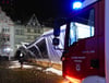 Die Eislaufbahn in Merseburg ist eingestürzt: Die Feuerwehr will die Umgebung absperren. Retten musste sie niemanden,