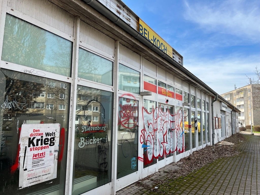 Die Kaufhalle in der Rabestraße steht seit längerer Zeit schon leer.