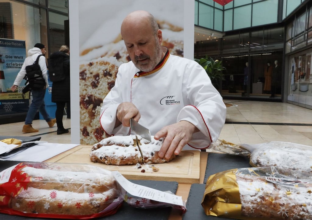 Siegfried Brenneis ist zertifizierter Stollenprüfer und hat in Halle die besten Stollen der Region ausgezeichnet.