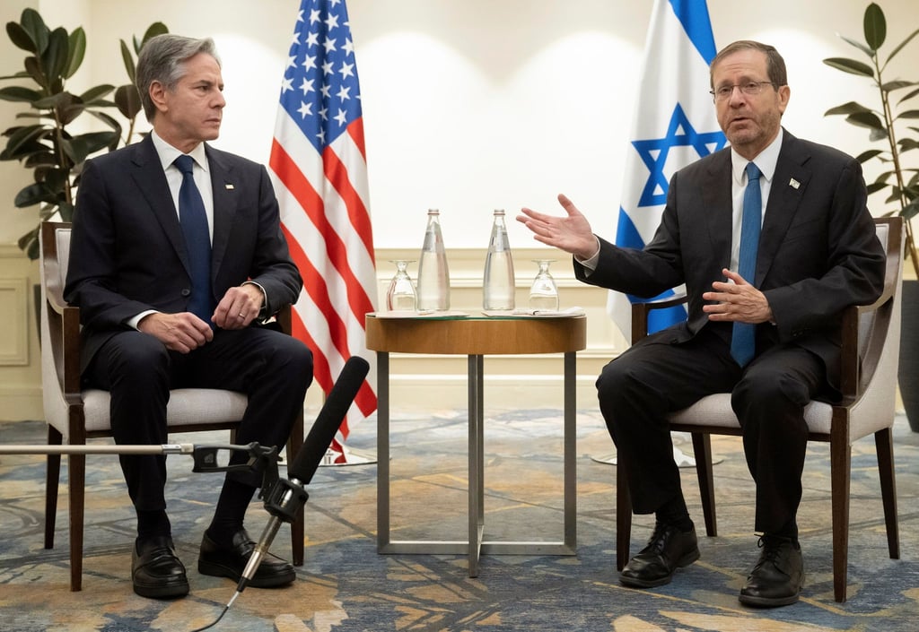 US-Außenminister Antony Blinken (l) trifft Israels Präsident Isaac Herzog.