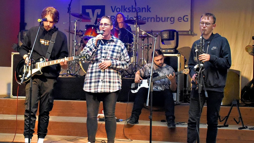 Eric Wagner (links), Sabrina Eckardt, Zoe Heutger (hinten), Jan Föller und Harry Lüdtke sind „Lucid Dream“.
