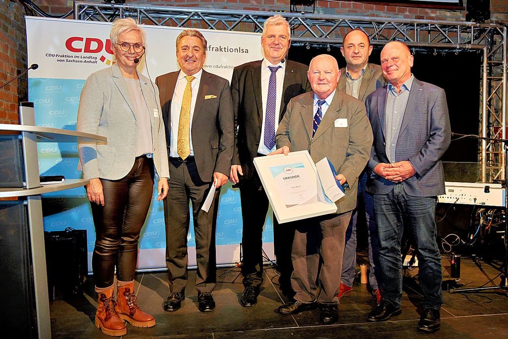 Fritz Mund im Landtag bei der Ehrung mit Silke Renk-Lange, Dr. Gunnar Schellenberger, Guido Heuer, Thomas Staudt und Carsten Borchert.