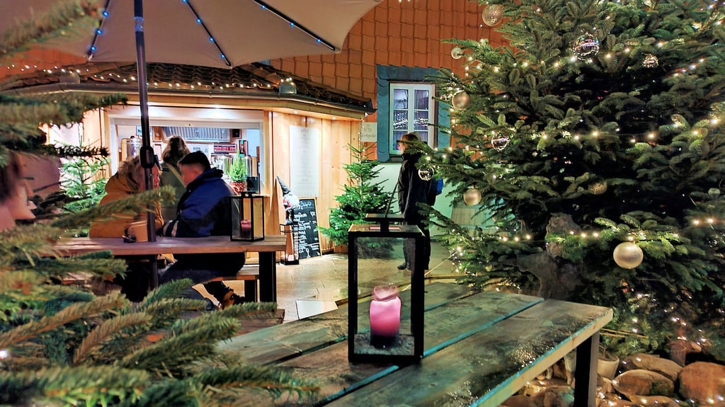 Den Brunnenhof in Wernigerode ist nicht nur Standort für die zwei Restaurants von Robin Pietsch. Der Sternkoch hat den Platz in einen Weihnachtshof verwandelt.