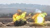 Die israelischen Streitkräfte feuern Artilleriegranaten auf den Gazastreifen ab.