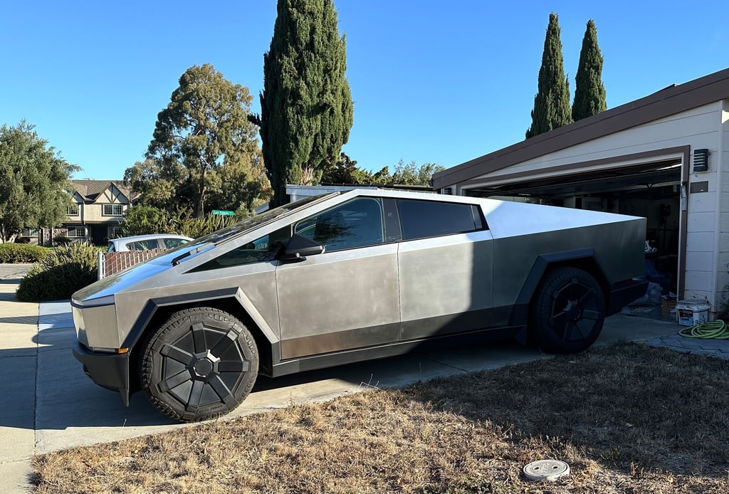 Der „Cybertruck“ sieht ganz anders aus als traditionelle Pickups.