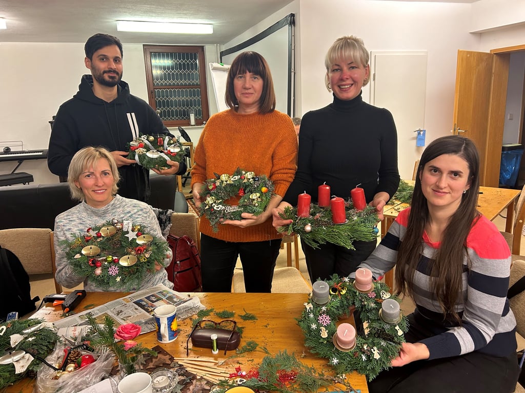 Im Magdeburger Verein Blickwechsel werden seit über 15 Jahren Adventskränze gebastelt.