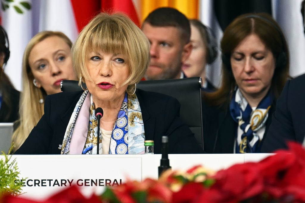 Helga Maria Schmid bleibt vorerst Generalsekretärin der Organisation für Sicherheit und Zusammenarbeit in Europa (OSZE).