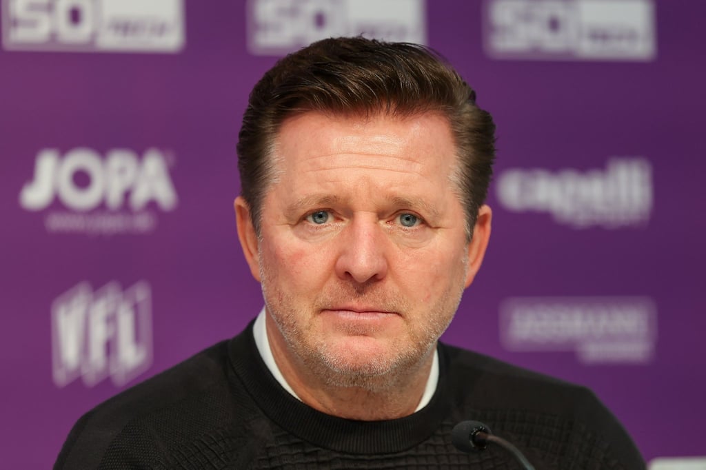 Magdeburgs Trainer Christian Titz verfolgt die Pressekonferenz. Magdeburg empfängt am Samstag den 1. FC Kaiserslautern.
