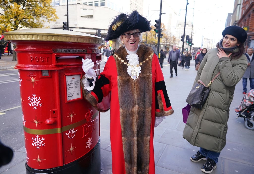 „Es gibt nichts Besseres, als Weihnachtskarten an Freunde und Familie zu schicken und ein bisschen festliche Freude zu versprühen“, sagt die Londoner Bezirksrätin Patricia McAllister.