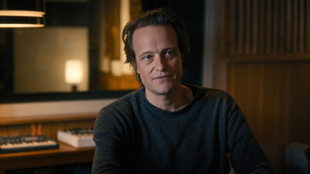 Schauspieler August Diehl in einer Szene aus „23 - Der mysteriöse Tod eines Hackers“.