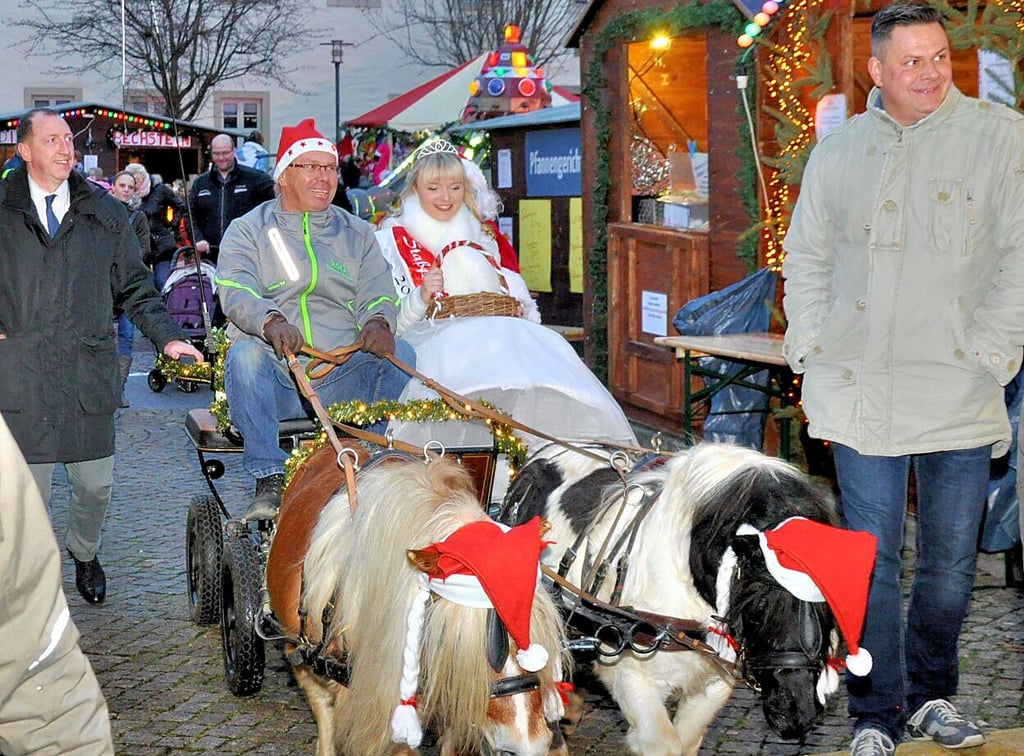 Der Staßfurter Weihnachtsmarkt findet immer kurz vor Weihnachten statt.