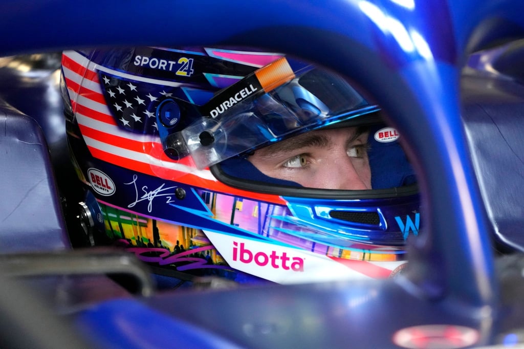 Logan Sargeant aus den USA fährt auch 2024 für Williams.