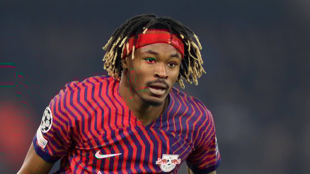 Mo Simakan ist mit seinen 23 Jahre bei RB Leipzig inzwischen eine feste Größe in der Abwehr.