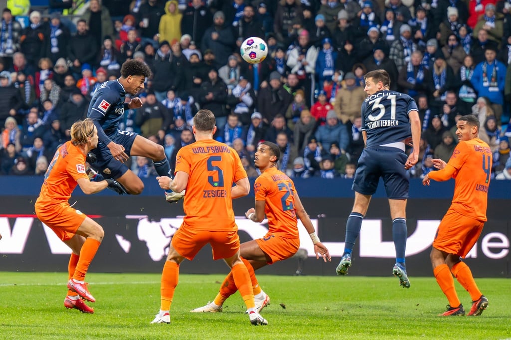 Bochums Bernardo (2.v.l.) erzielte per Kopf das Tor zum zwischenzeitlichen 2:0.