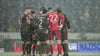 Der FC St. Pauli berät sich, nachdem er eine 2:0-Führung gegen den HSV Aus der Hand gegeben hat.