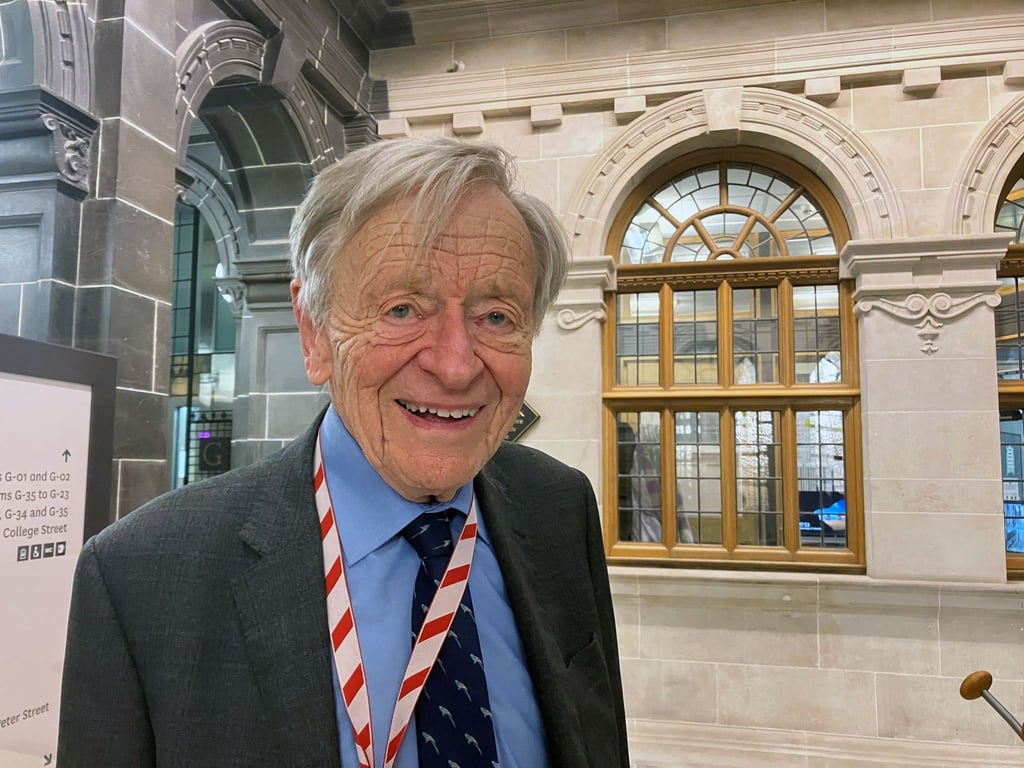 „Deutschland ist in Schwierigkeiten, weil es nicht das Positive, das es erreicht hat, zunichte machen will“, sagt Alfred Dubs.