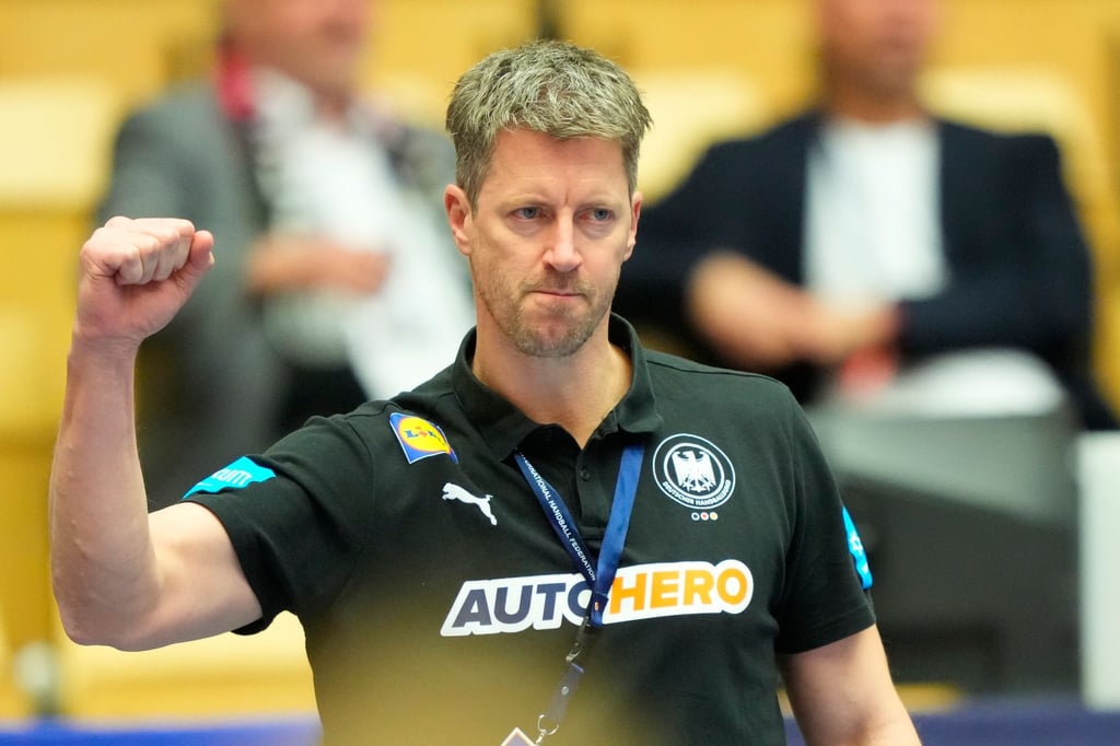 Bundestrainer Markus Gaugisch und die DHB-Frauen qualifizierten sich vorzeitig für die WM-Hauptrunde.