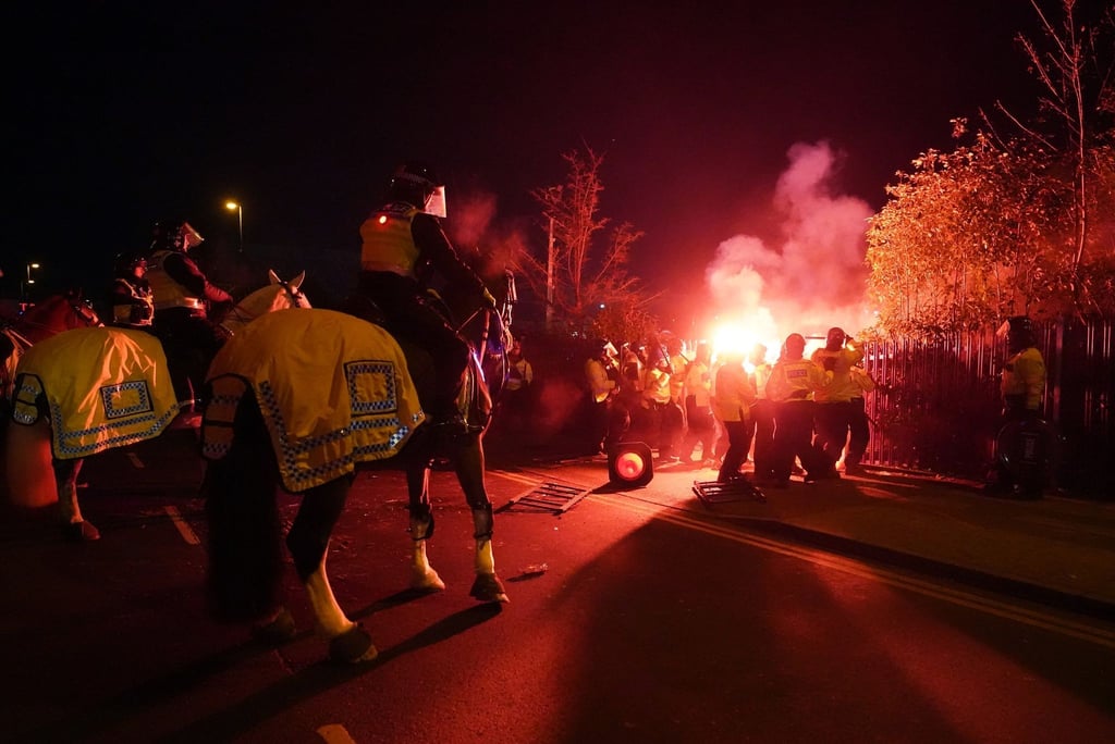 Bei heftigen Ausschreitungen vor der Partie zwischen Aston Villa und Legia Warschau wurden vier Polizisten verletzt.