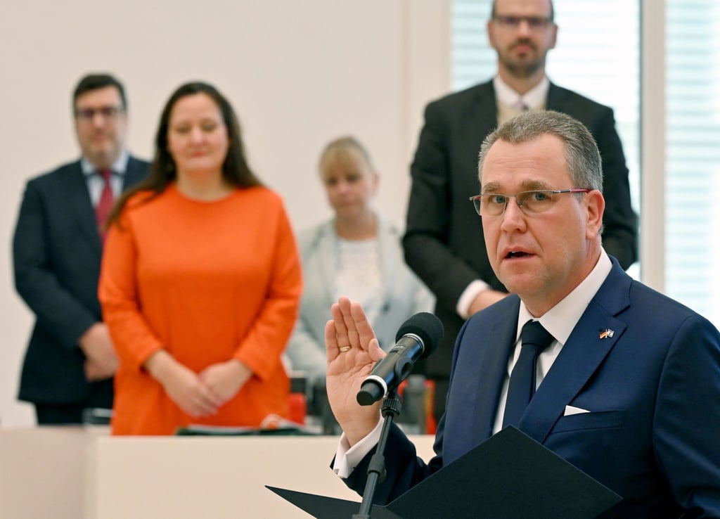 Rainer Genilke (CDU, r) wird vereidigt.