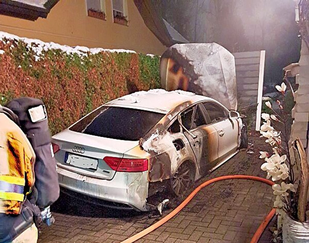 Wieder brannte ein Auto im Bleicher Weg.