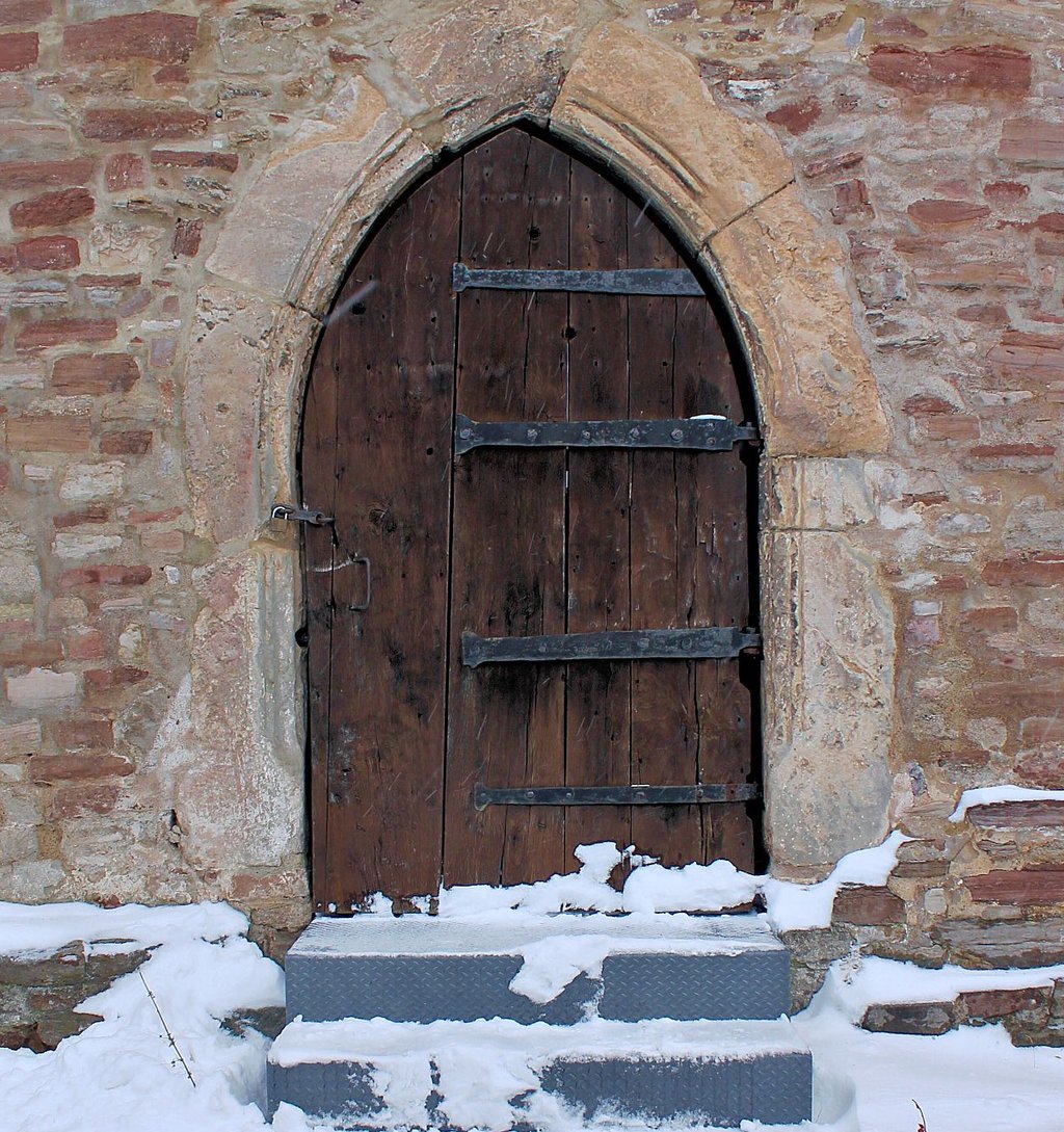 Der alte Haupteingang am Westwerk der Schlosskirche in Ilsenburg.
