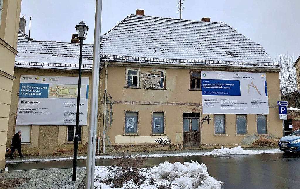Die marode Fassade des Gebäudes Markt 3 in Osterfeld könnte bald der Vergangenheit angehören, denn sie soll abgerissen werden.