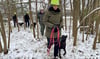 Die vier Hundeführer vom Verein Victim Recovery Dogs aus dem Saarland suchten am Wochenende in der Nähe von Uchtspringe. Die Tiere sind spezialisiert auf vergrabene menschliche Überreste nach langer Liegezeit.