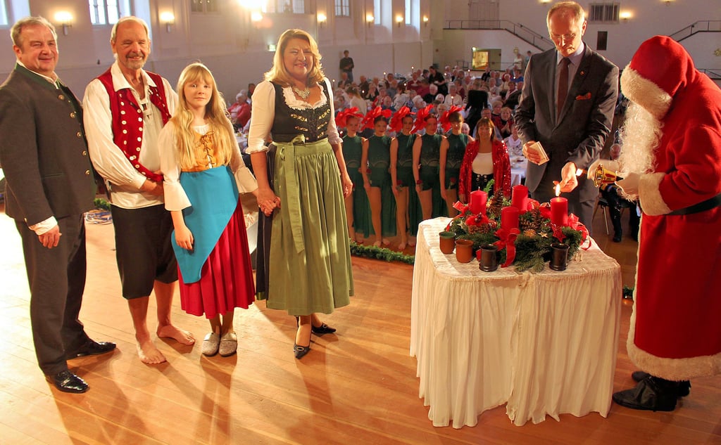 In der Zerbster Stadthalle wurde die erste Kerze am Abentskranz entzündet.