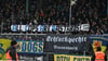 Der Club Eintracht Braunschweig hat seine Fans für das beleidigende Plakat im Stadion kritisiert.