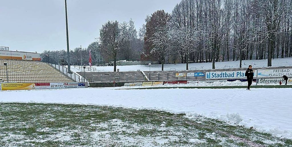 Teilweise lag reichlich Schnee auf dem Platz.