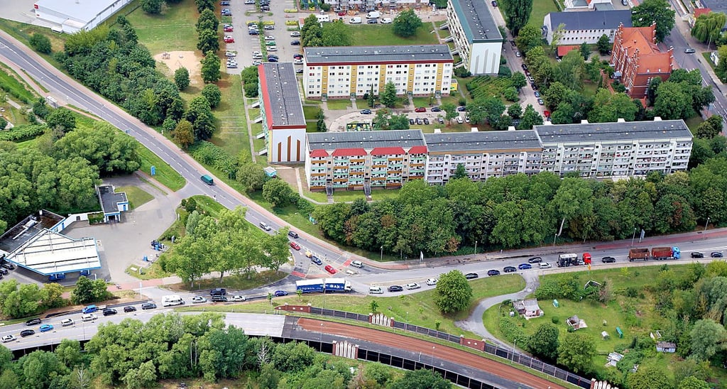 Der Unfallschwerpunkt an der Kreuzung Brückenstraße/Thälmannstraße in Salzwedel soll mit einer anderen Verkehrsführung entschärft werden.