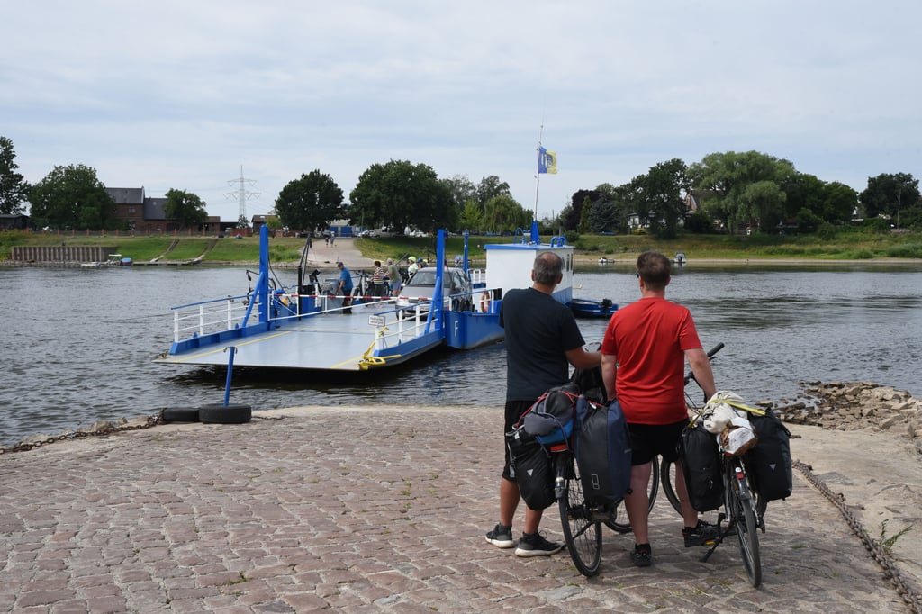 Die Fähre Barby-Ronney.