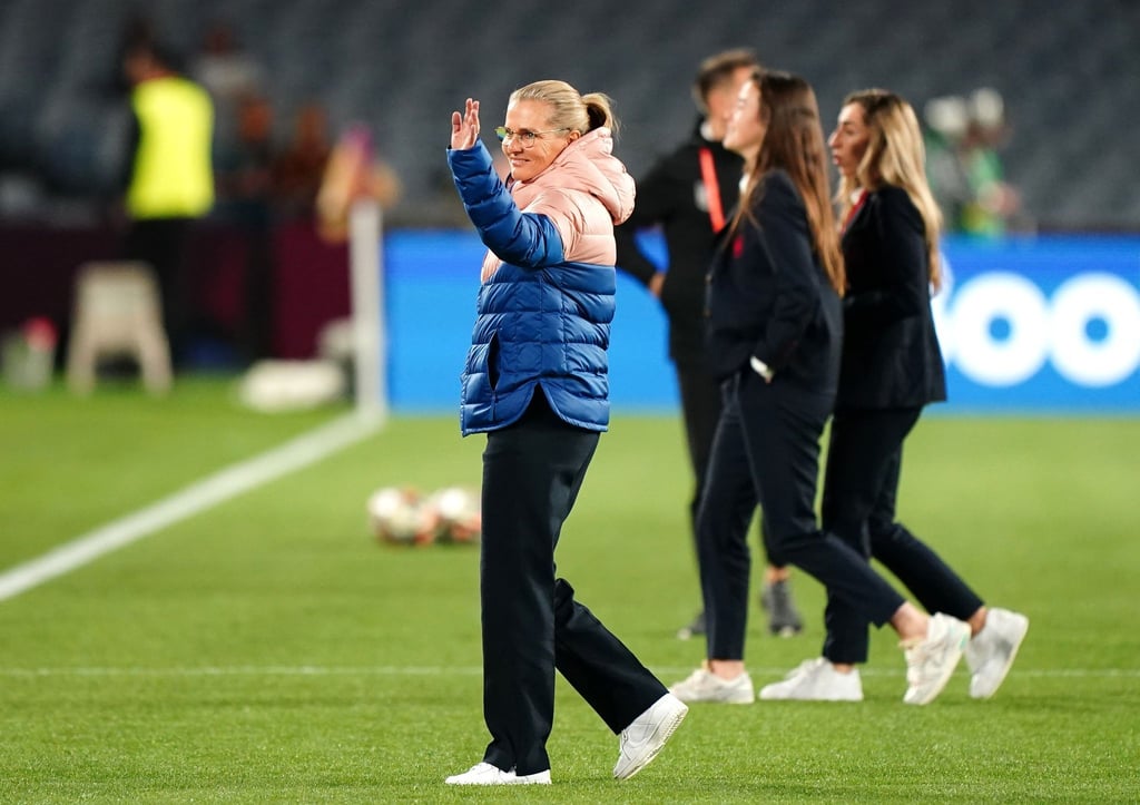 Cheftrainerin Sarina Wiegman und ihre Engländerinnen sind noch nicht für die Olympischen Spiele in Paris qualifiziert.