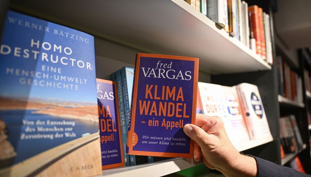 Es gibt immer mehr Bücher zu den Themen Klimawandel und Nachhaltigkeit.