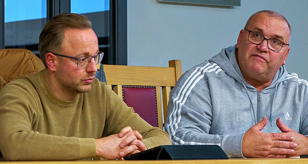 Malte Theuerkauf (links) und Uwe Reuer plädierten für regelmäßige Gebührenanpassungen.