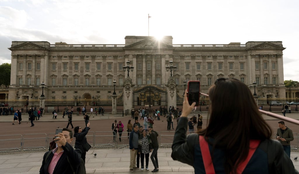 „Roam like at home“: Datenroaming wird in den EU-Staaten zu den gleichen Konditionen wie im Heimatland angeboten. Und das soll auch 2024 noch für Großbritannien gelten.