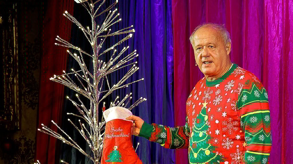 Ralph Richter in seinem Programm „In der Weihnachtsmeckerei“, das noch einmal am heutigen Montag und morgen zu sehen ist. Allerdings sind die Vorstellungen ausverkauft.