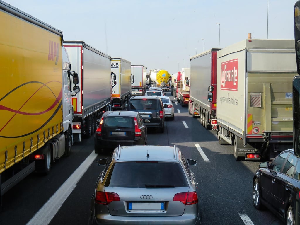 Zum Stau und einer Teil-Sperrung kommt es auf der Autobahn A2 bei Bornstedt in der Börde in Richtung Braunschweig. Dort gab es Symbolbild: