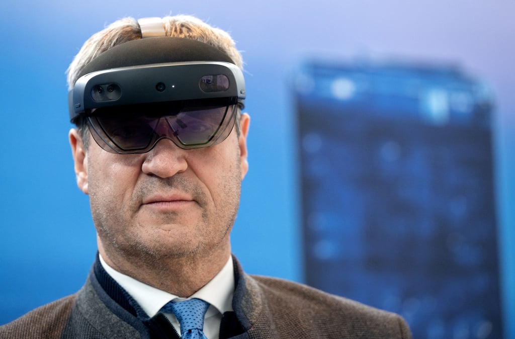 Bayern Minsterpräsident Markus Söder in der Zentrale des Mobilfunk-Anbieters Telefónica (O2).