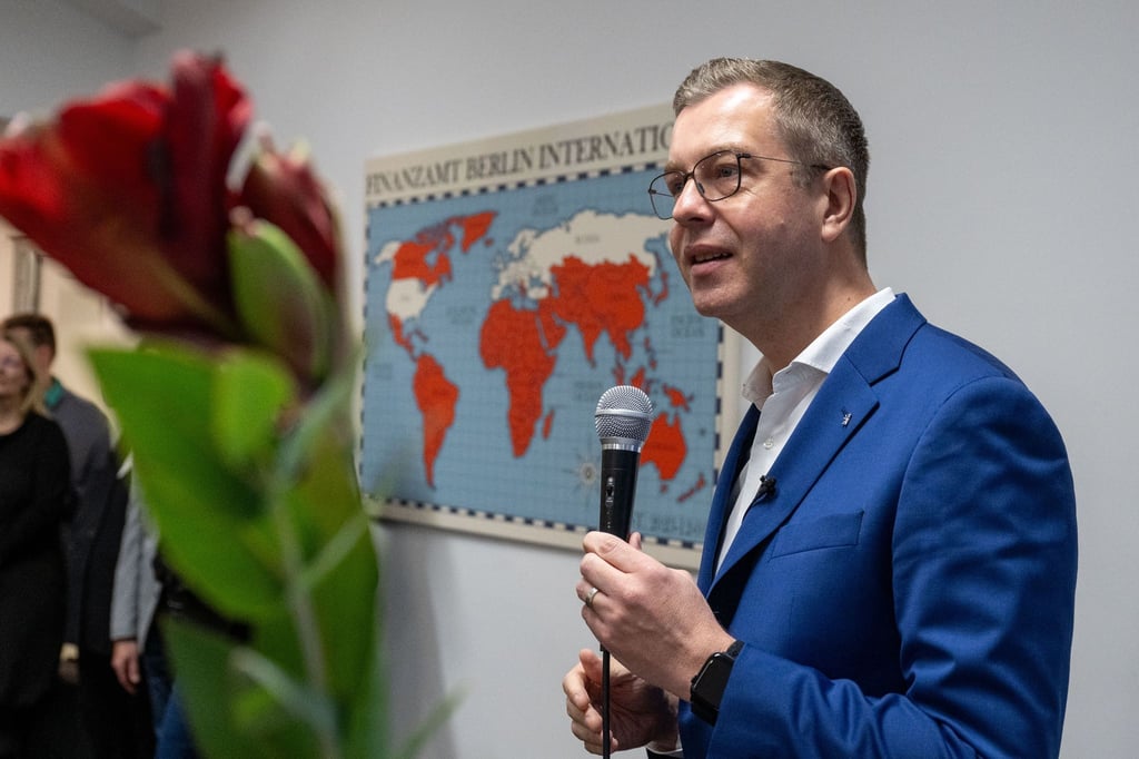 Stefan Evers, Finanzsenator von Berlin, spricht bei der Eröffnung des Finanzamt International.