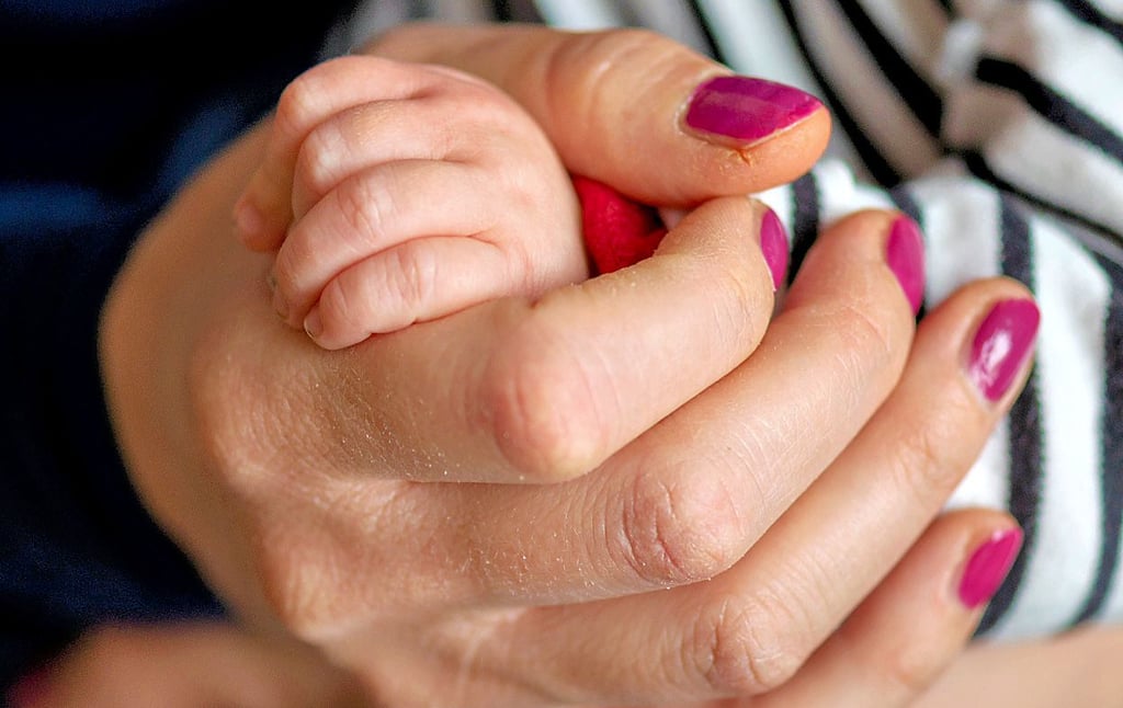 Eine Flüchtlingsfamilie erlebt eine Tragödie: Sie verlieren ihre junge Tochter wegen einer seltenen Krankheit. Hätte ihr Tod verhindert werden können?